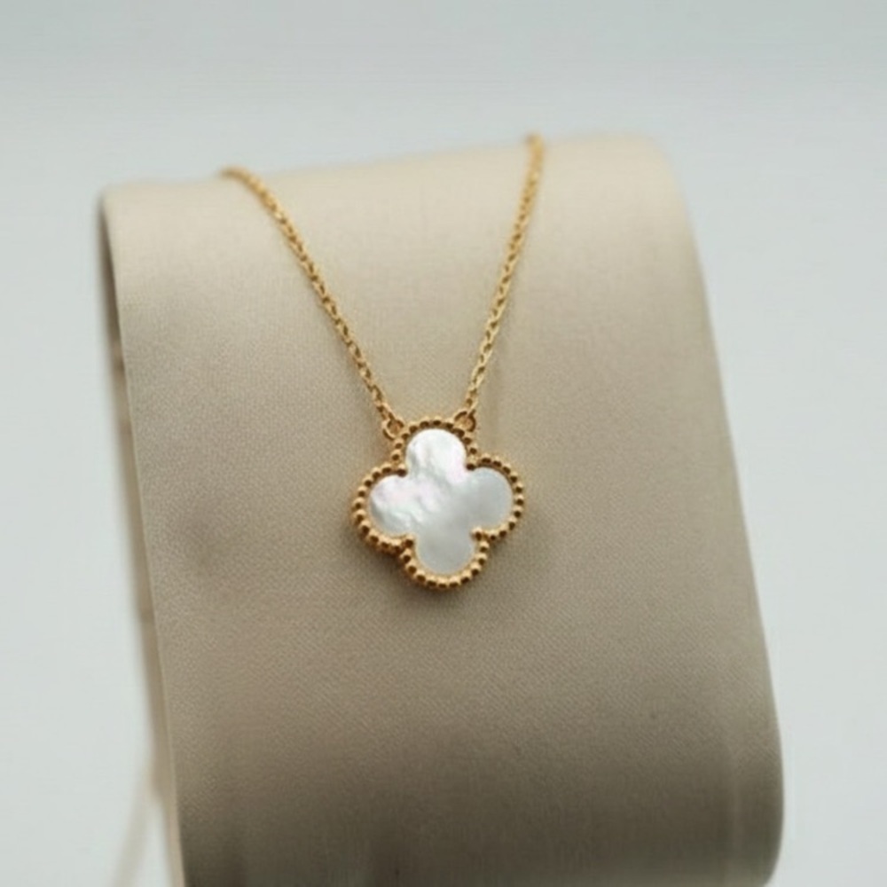 ***Clover Motif Pendant Necklace, Sterling Silver, 18K Gold Plated -
Motif
